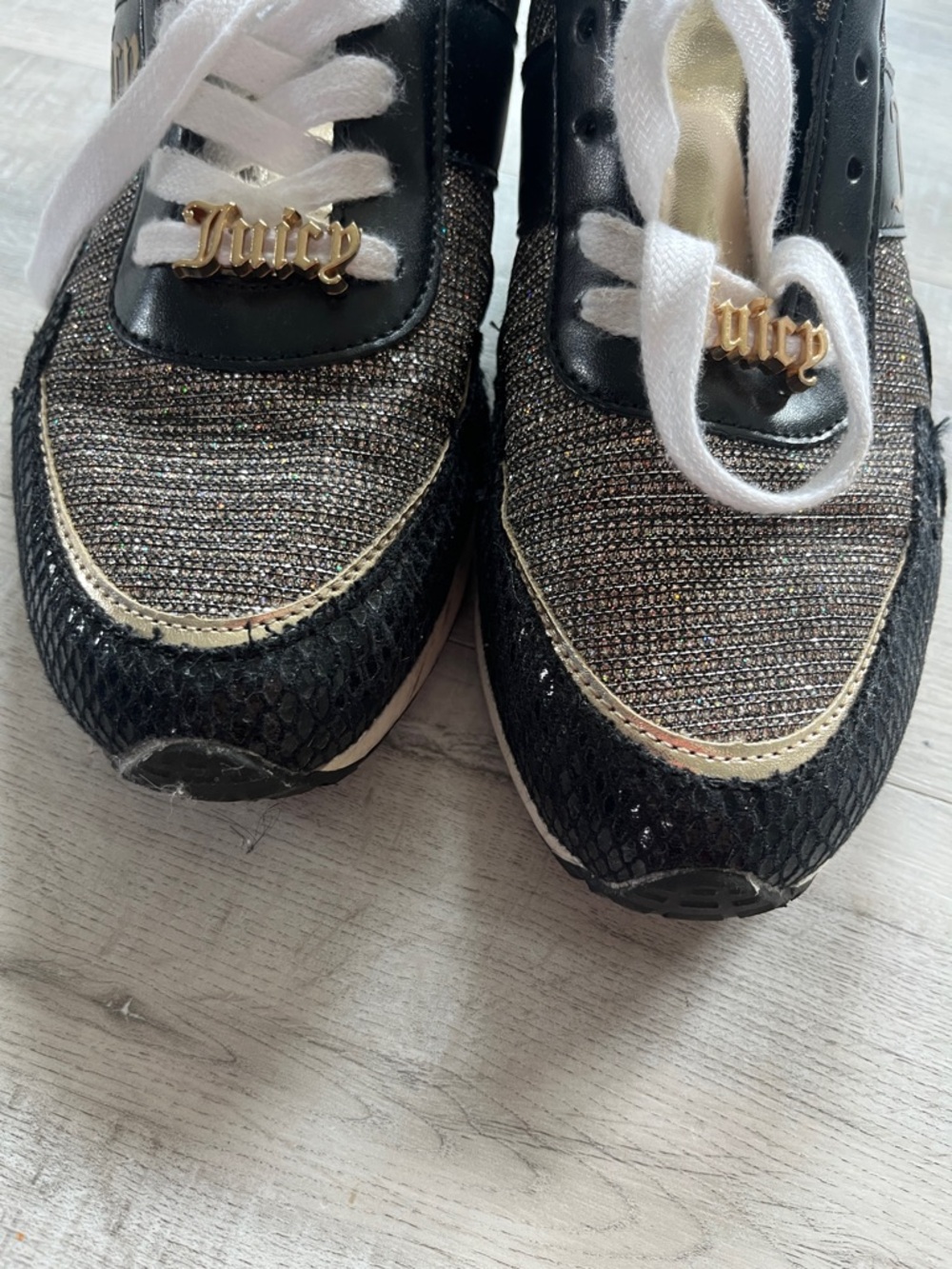 Juicy Couture Black, Gold & White Sparkle Low-Top Sneakers - Picture 4 of 5
